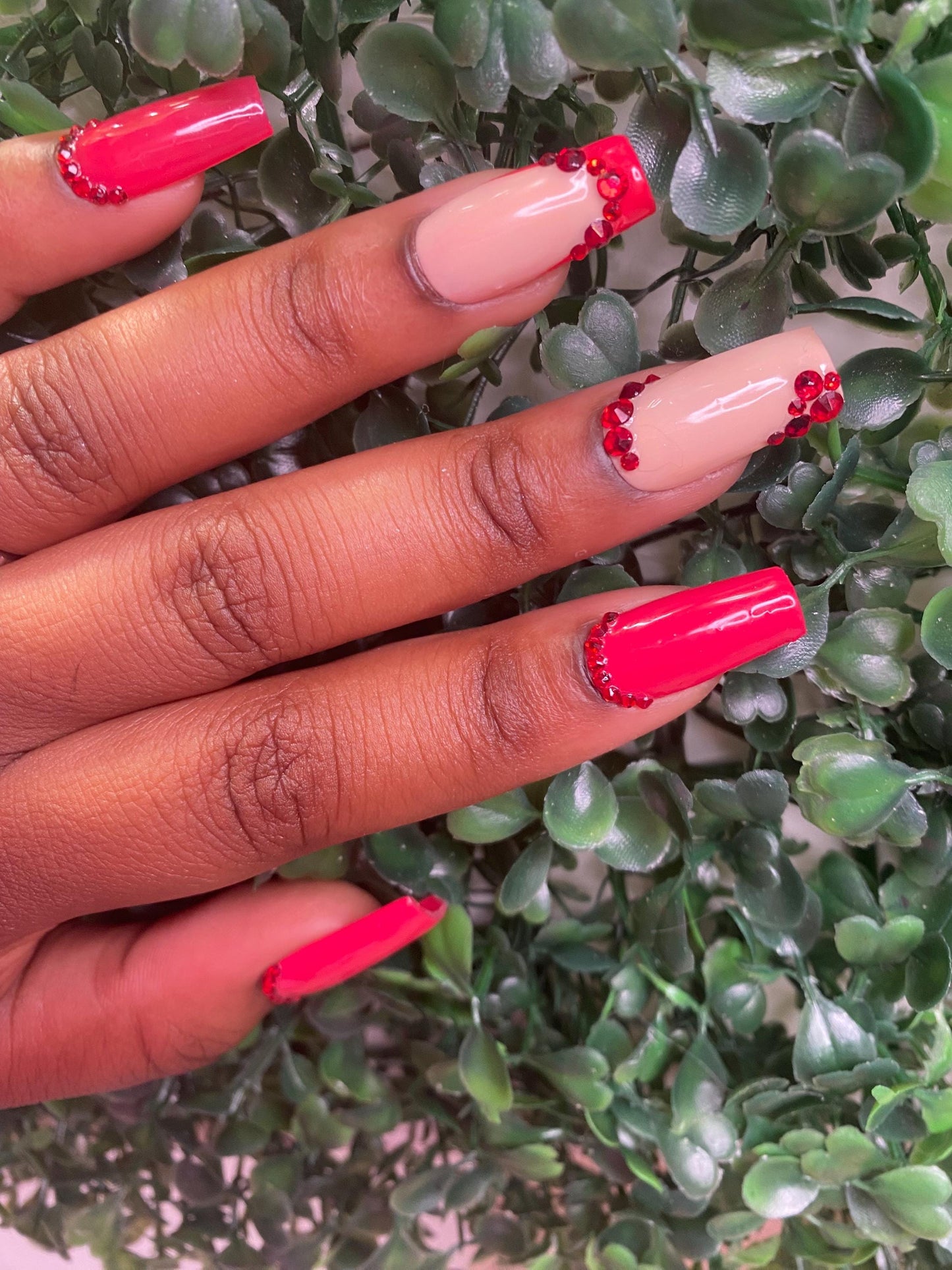 Custom Press-On Nails | Minimalistic Style | Nails by The Nail Apothecary | Classic Design Tier | Nail Art Level #1