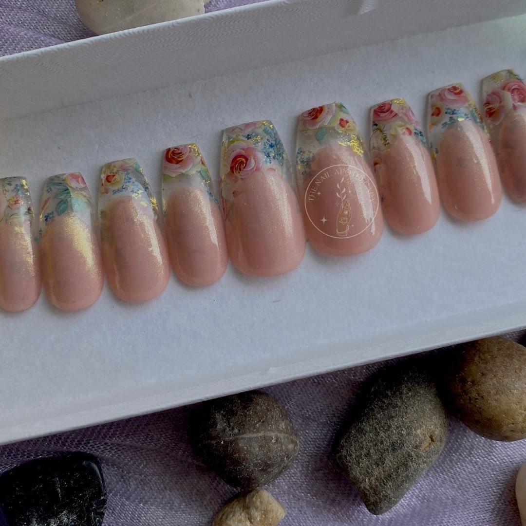 Custom Press-On Nails | Minimalistic Style | Nails by The Nail Apothecary | Classic Design Tier | Nail Art Level #1